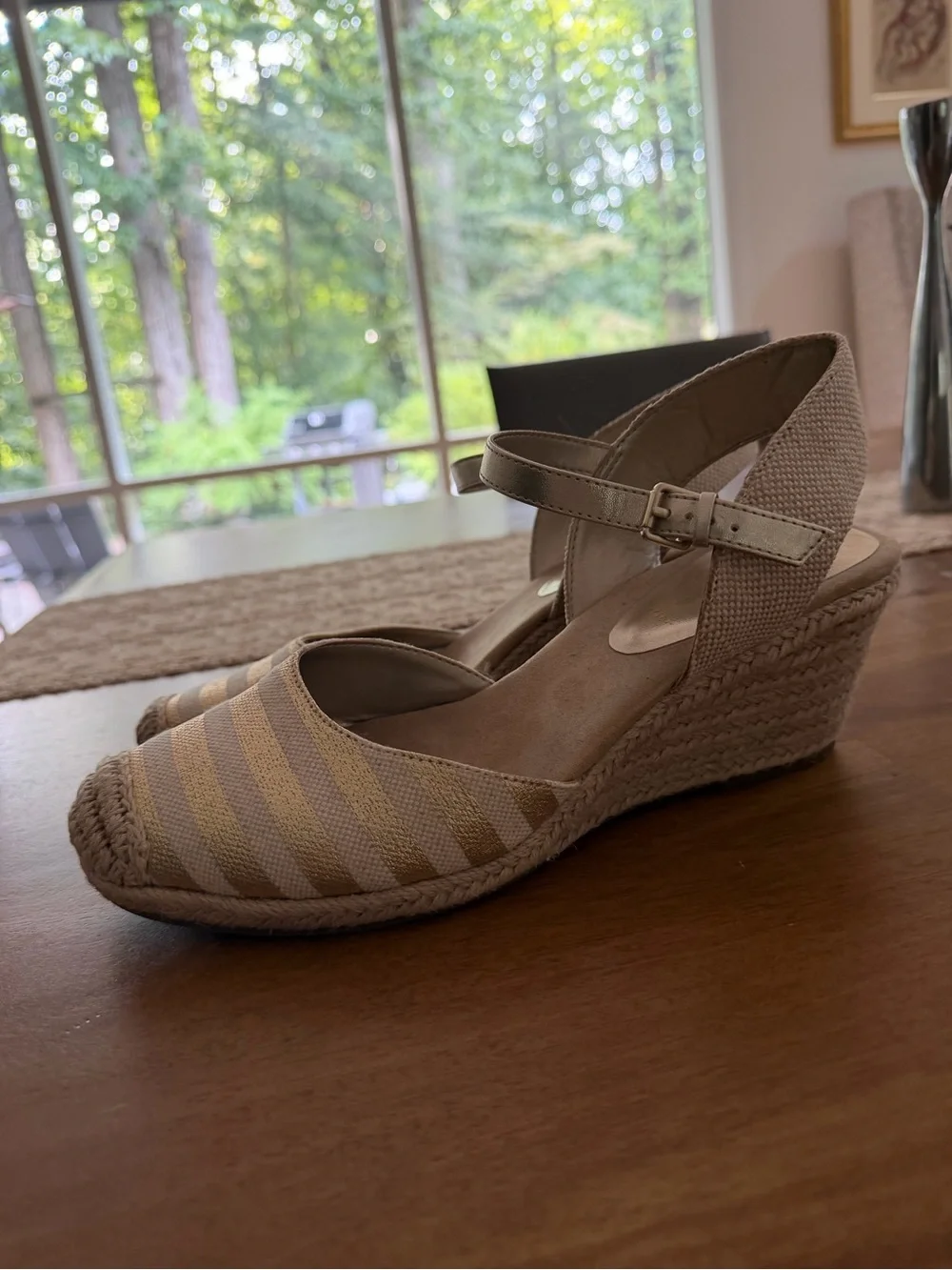 Anne Klein fit ankle